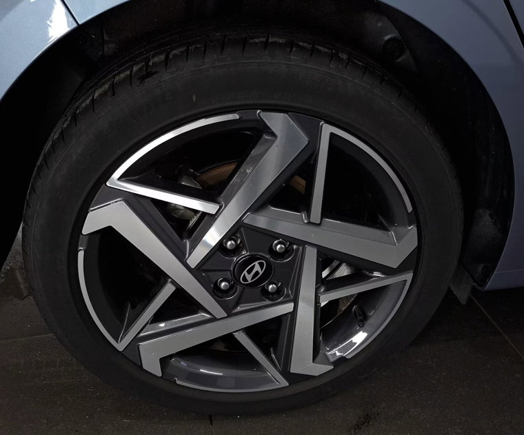 Vehicle Image 13