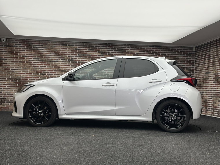 Vehicle Image 5