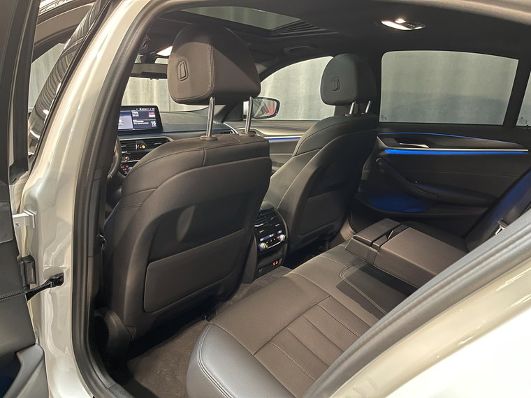 Vehicle Image 38