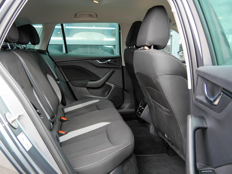 Vehicle Image 15