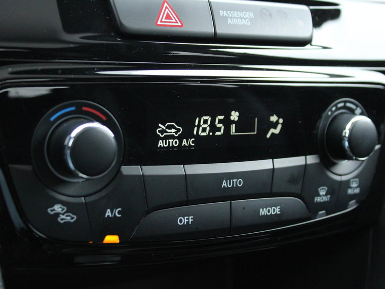 Vehicle Image 25