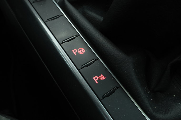 Vehicle Image 32