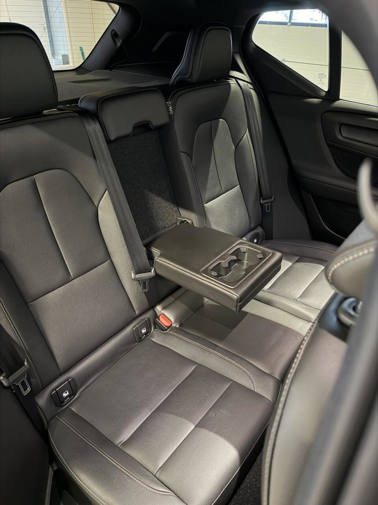Vehicle Image 35