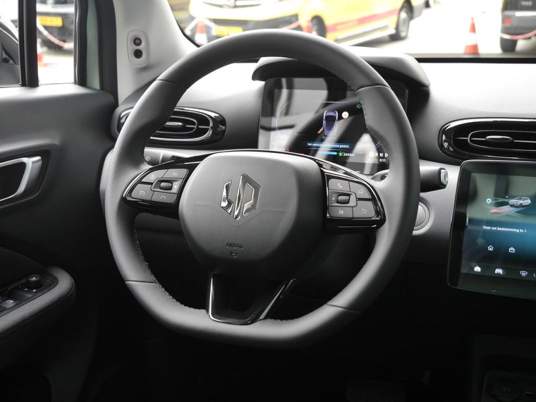 Vehicle Image 32