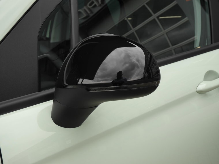 Vehicle Image 37