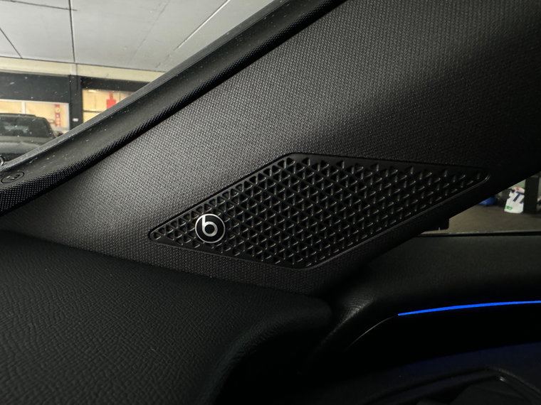 Vehicle Image 25