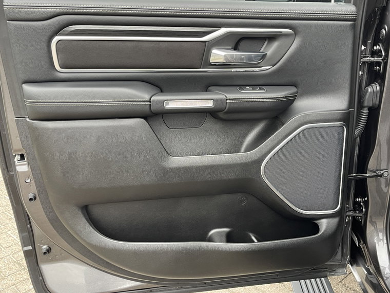 Vehicle Image 37