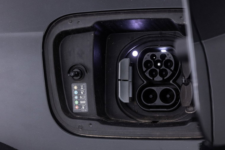 Vehicle Image 24