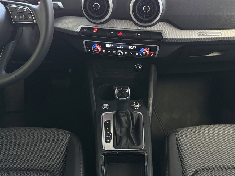 Vehicle Image 26