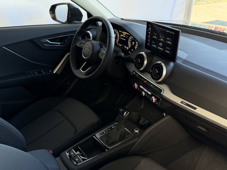 Vehicle Image 32