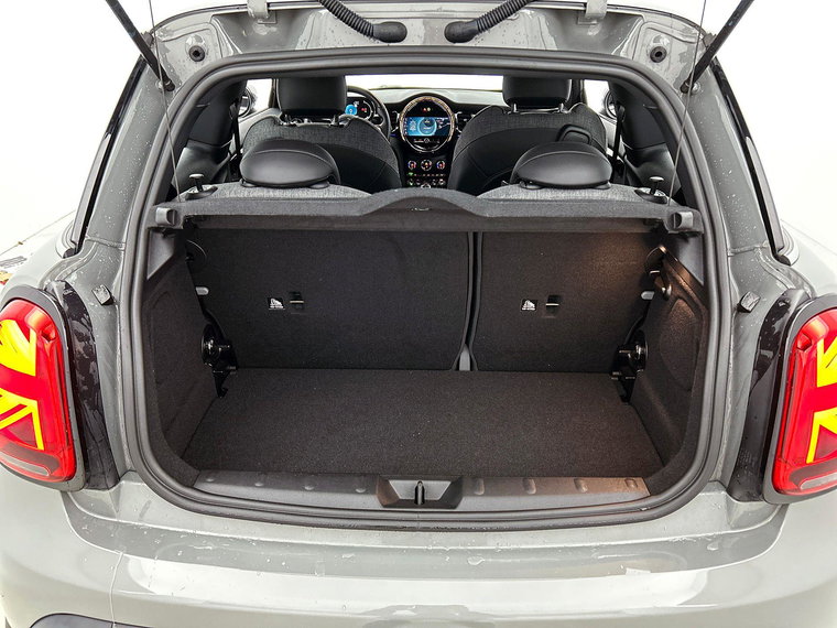 Vehicle Image 32