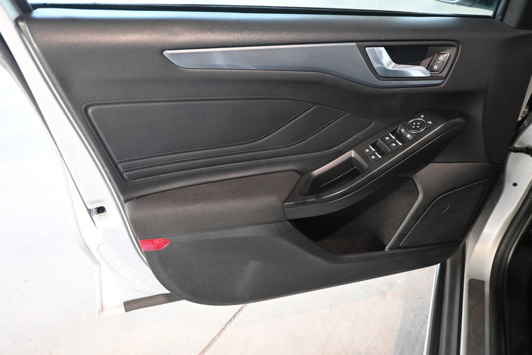 Vehicle Image 32