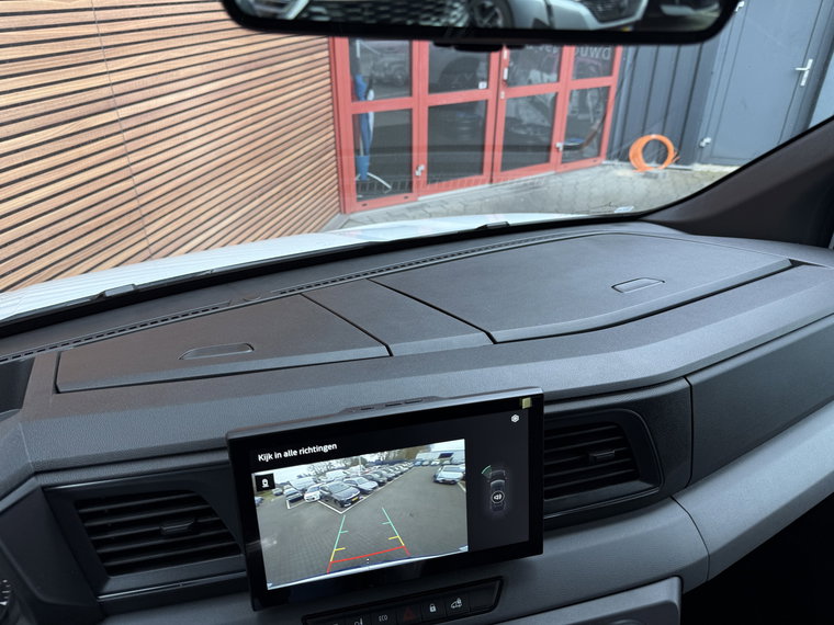 Vehicle Image 38
