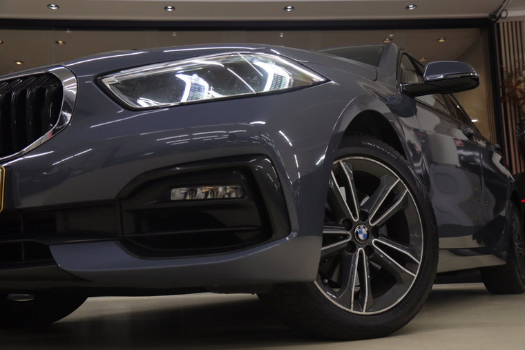 Vehicle Image 43