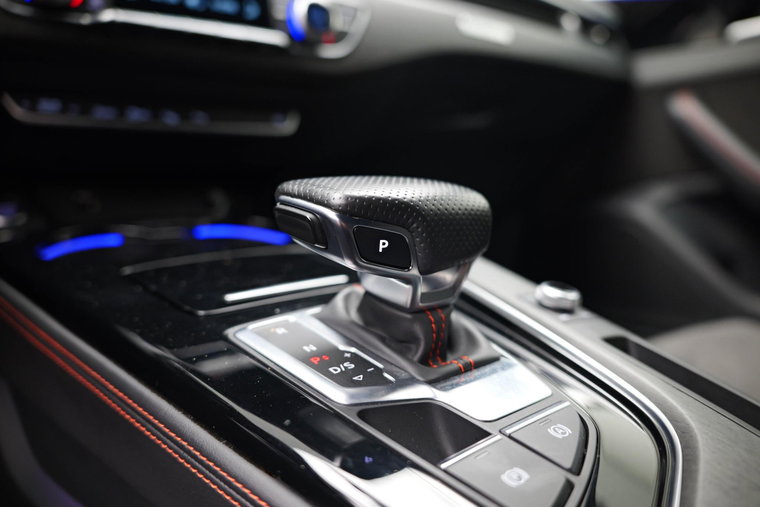 Vehicle Image 21