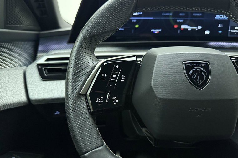 Vehicle Image 23