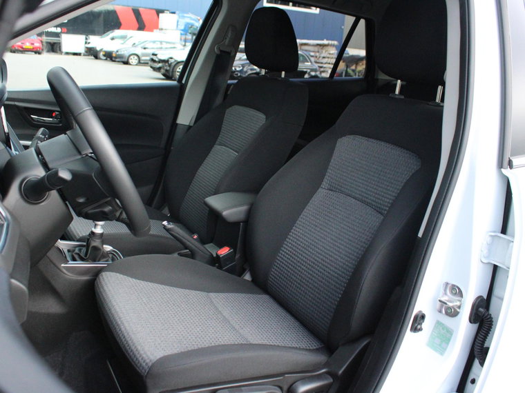 Vehicle Image 6