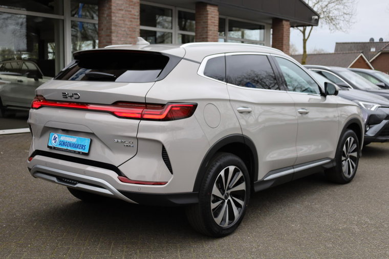 Vehicle Image 4