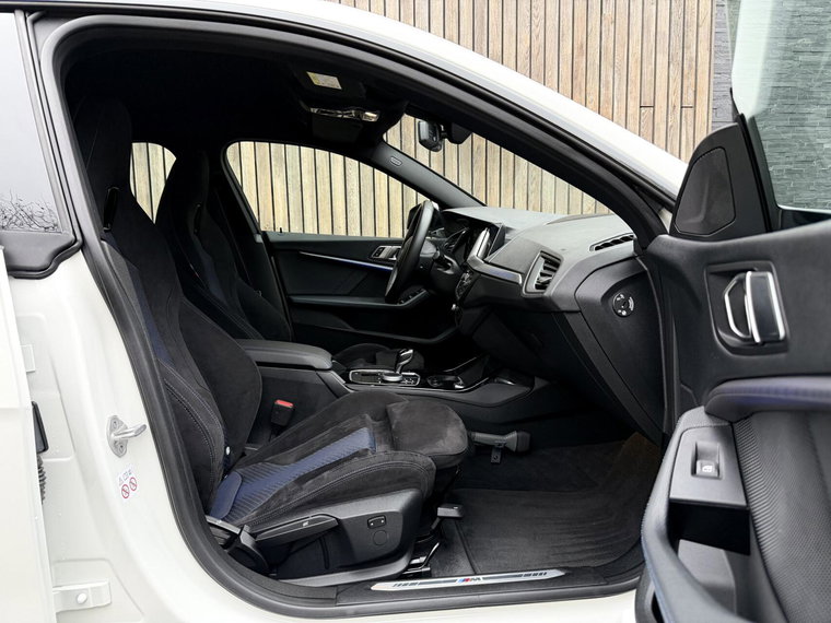 Vehicle Image 38