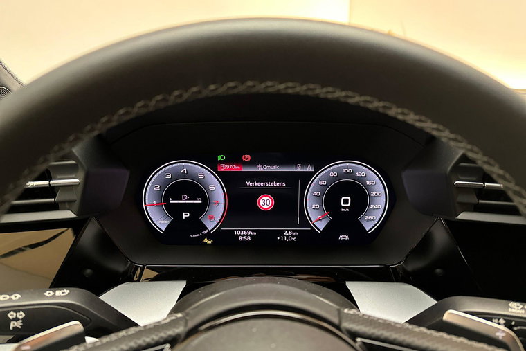 Vehicle Image 25