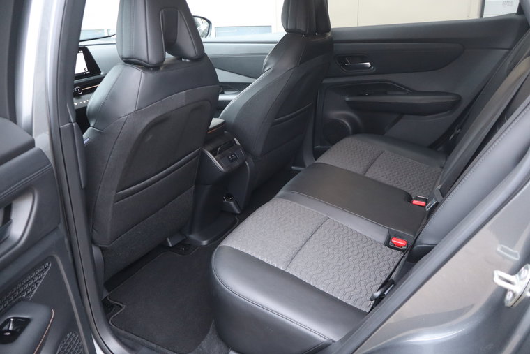 Vehicle Image 38