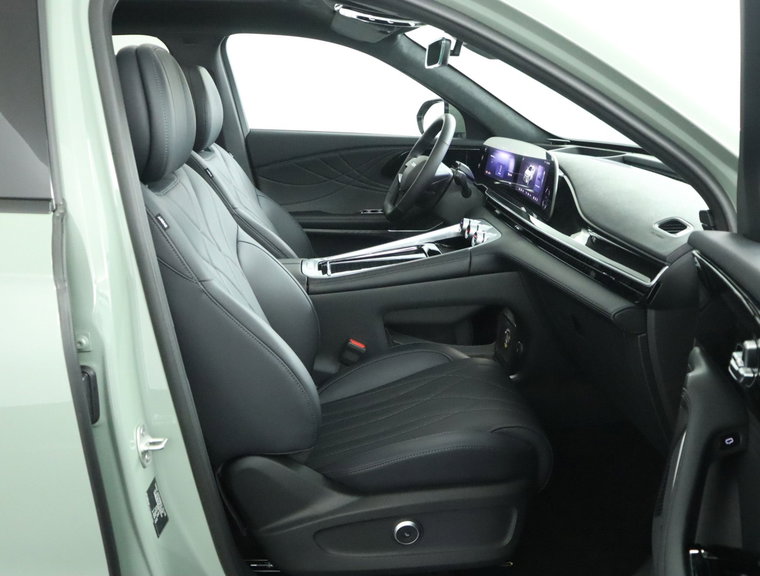 Vehicle Image 32