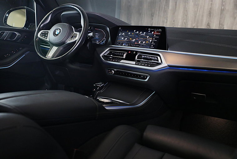 Vehicle Image 6