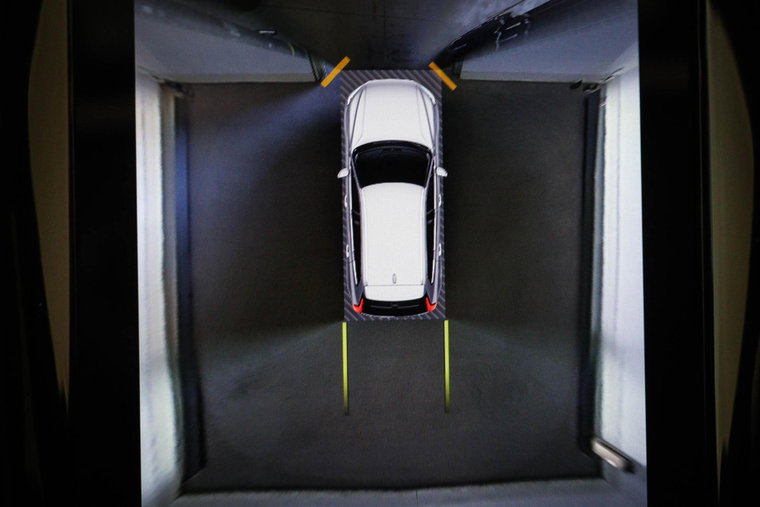 Vehicle Image 8