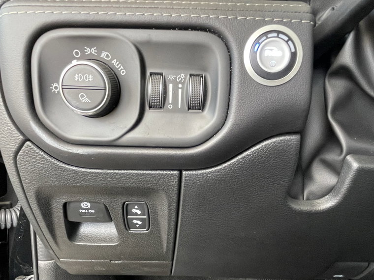 Vehicle Image 34