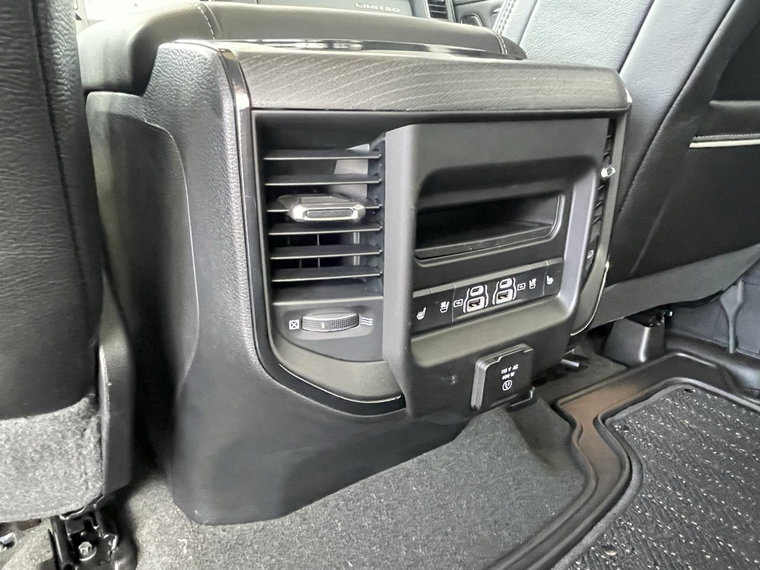 Vehicle Image 38