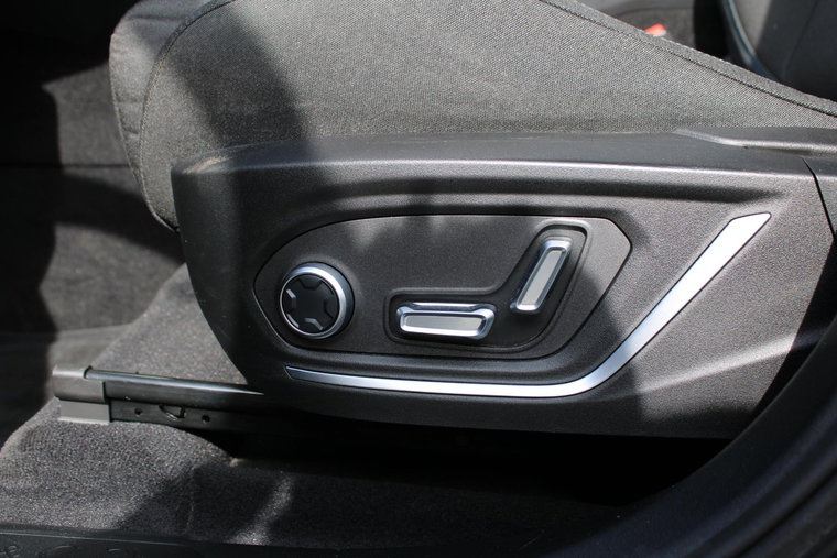 Vehicle Image 17