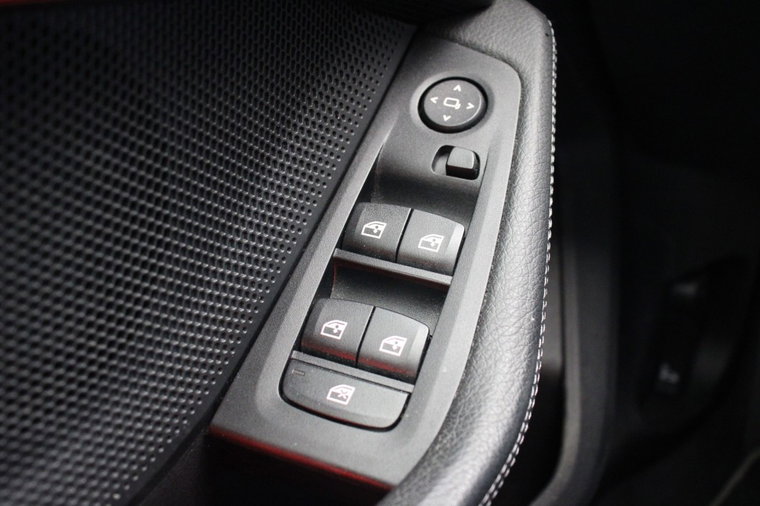 Vehicle Image 28