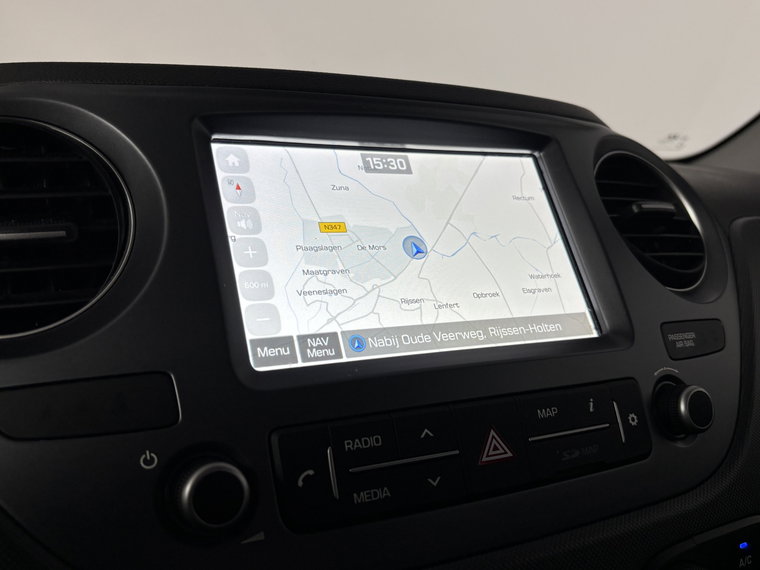 Vehicle Image 25