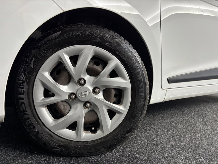 Vehicle Image 30
