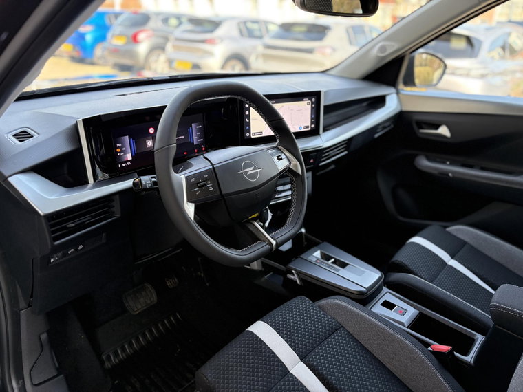 Vehicle Image 21