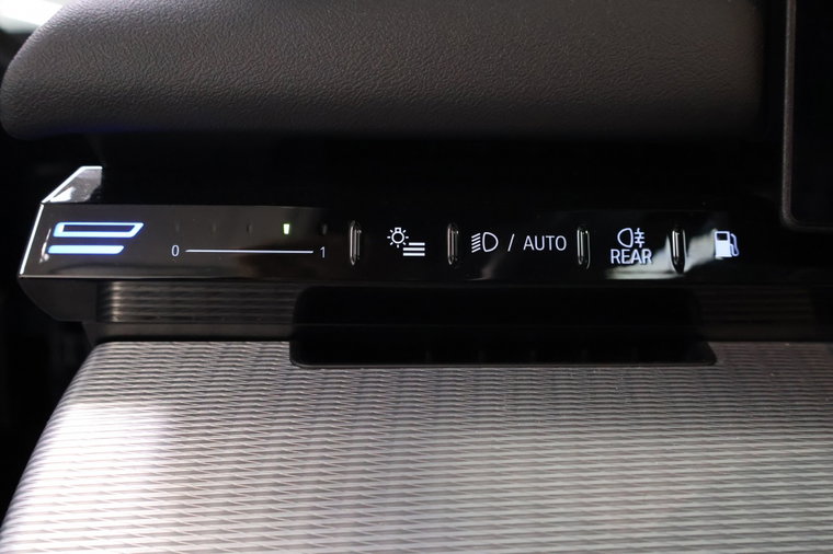 Vehicle Image 32