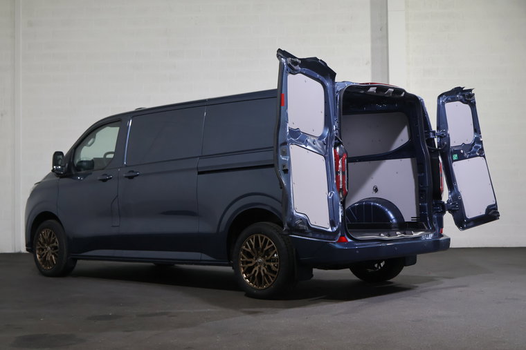 Vehicle Image 12