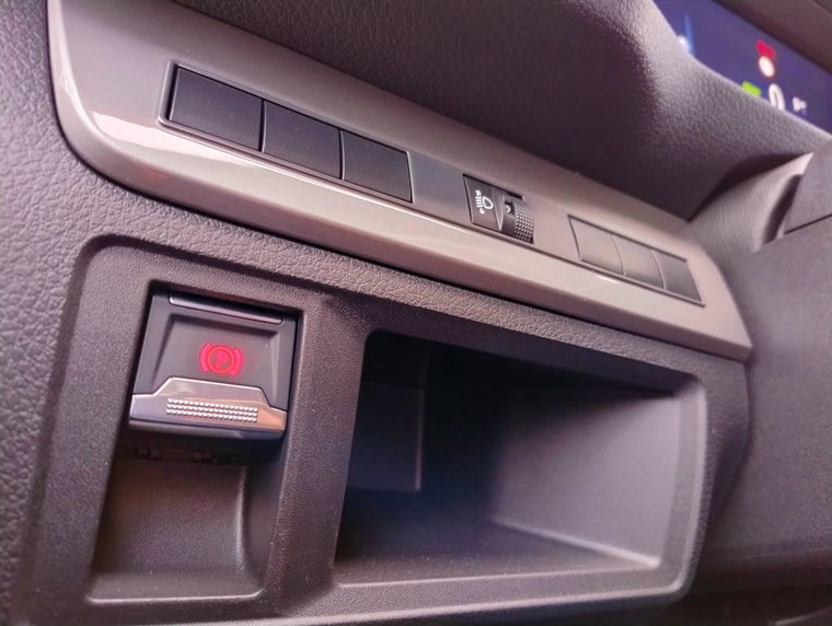 Vehicle Image 30