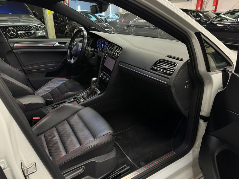 Vehicle Image 37