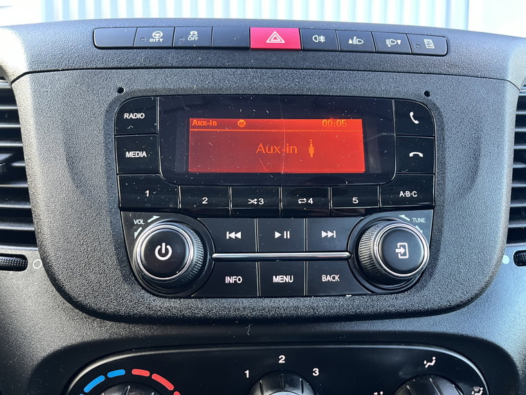 Vehicle Image 32