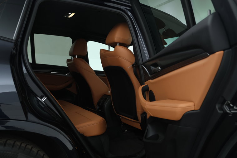 Vehicle Image 23