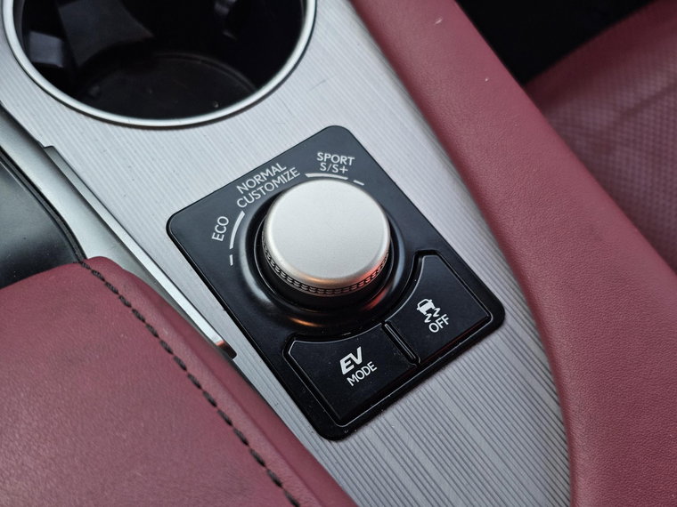 Vehicle Image 32