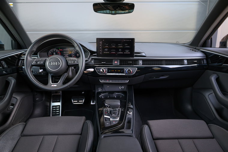 Vehicle Image 25