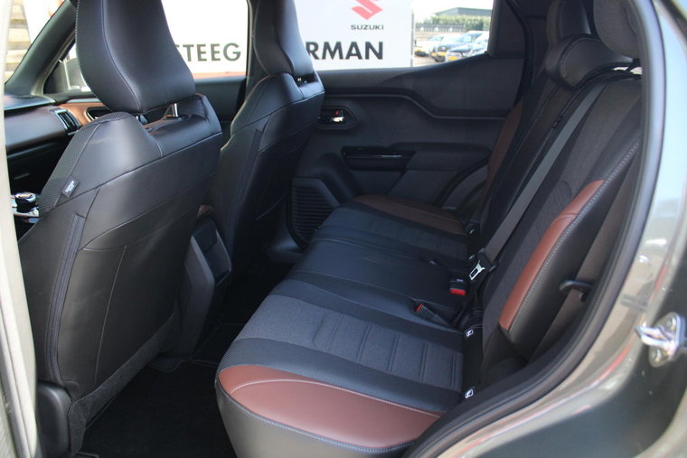 Vehicle Image 18