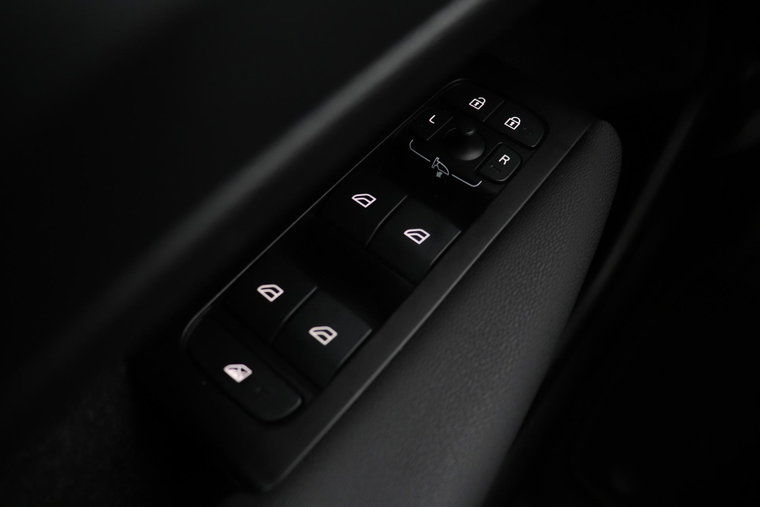 Vehicle Image 40