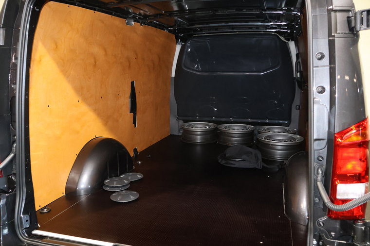 Vehicle Image 15