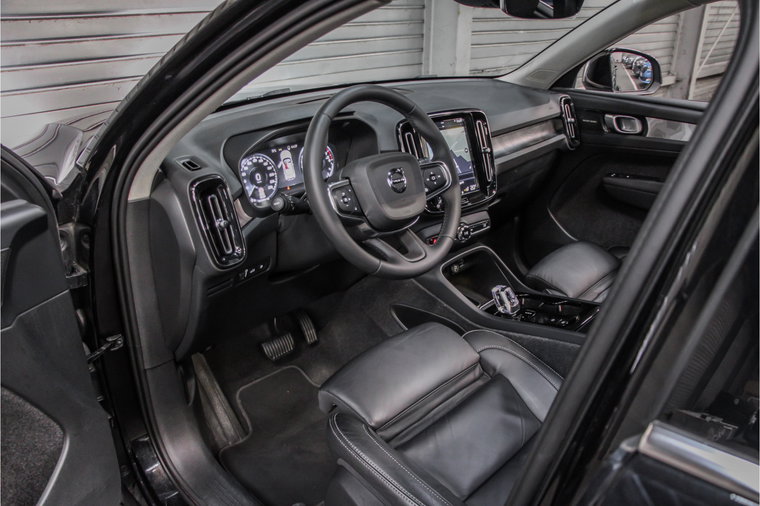 Vehicle Image 9