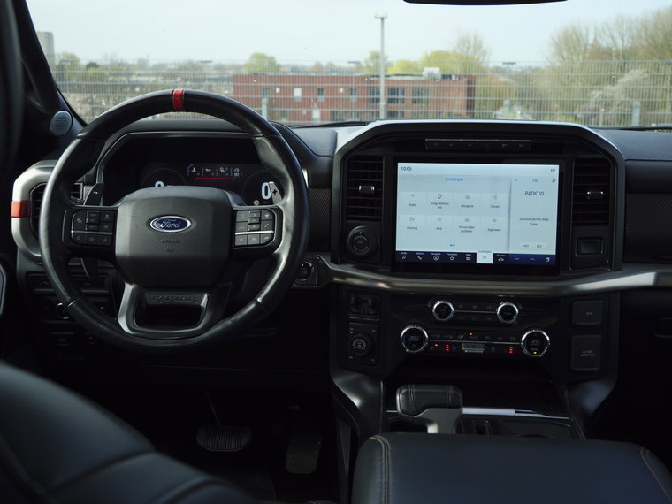 Vehicle Image 32