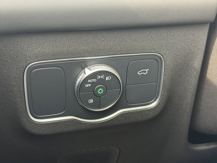 Vehicle Image 24