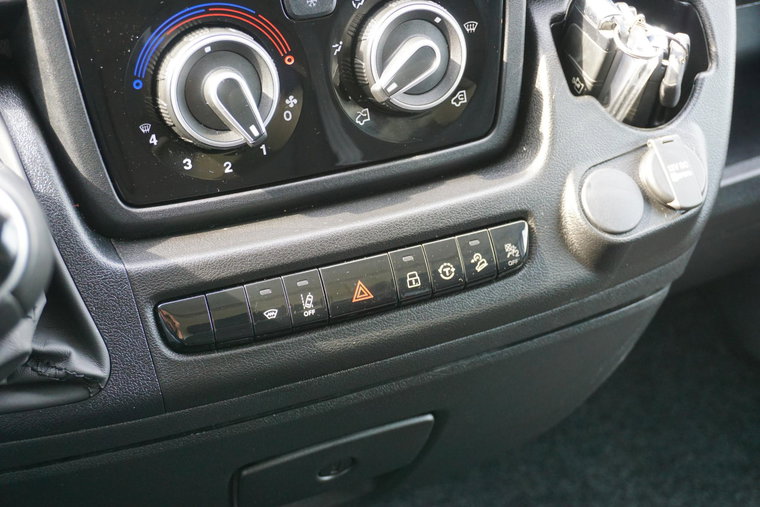 Vehicle Image 38